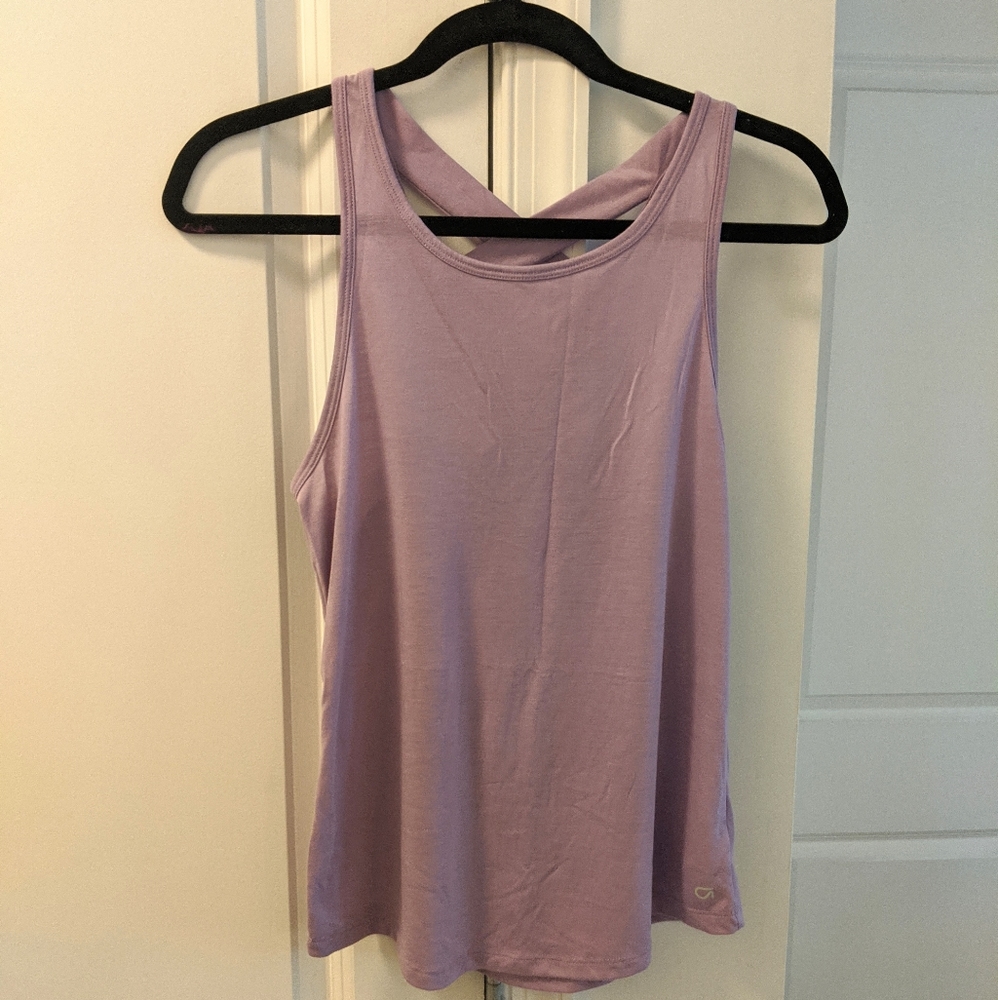 NWOT Gap - Workout Top w. Cool Back